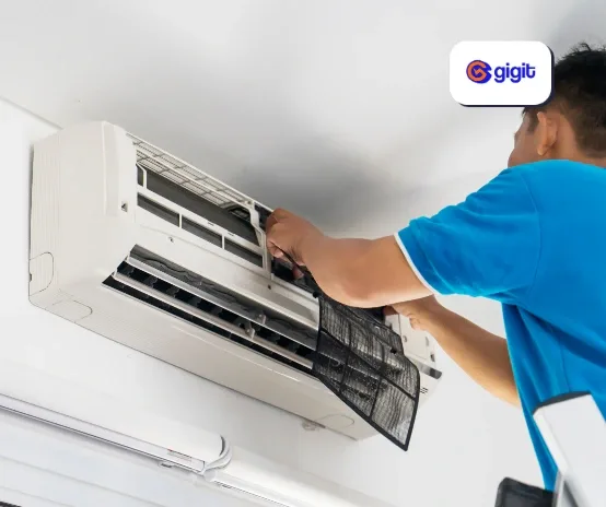 Aircon technician cleaning the air conditioner
